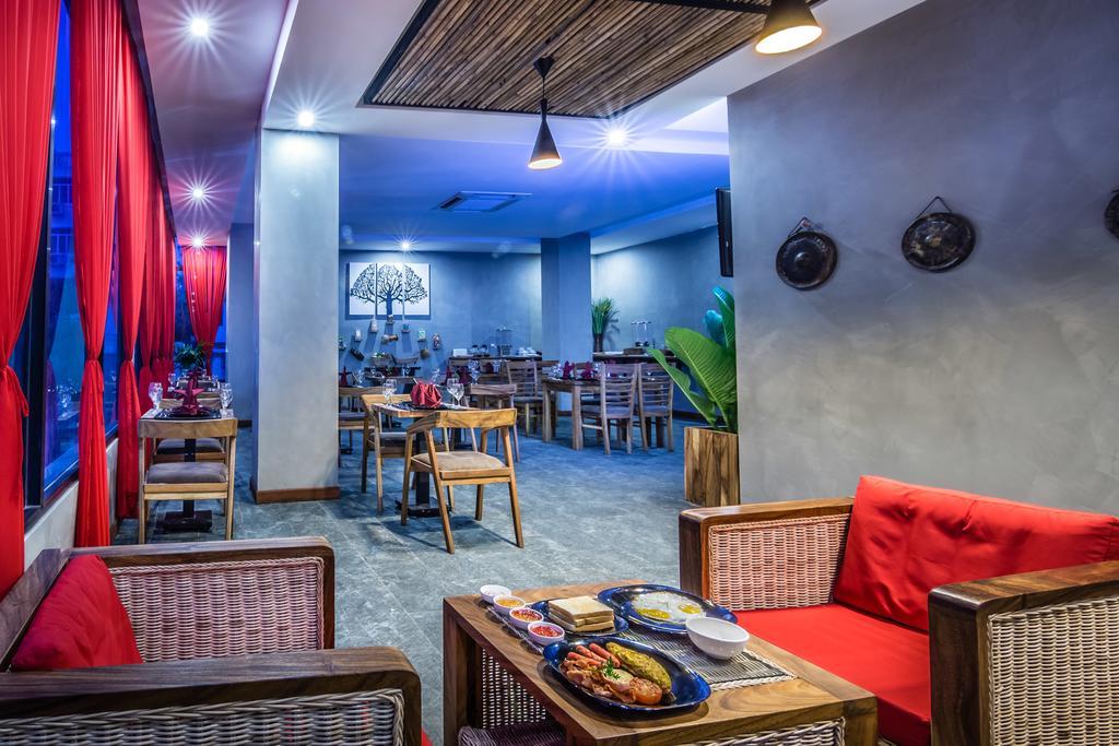 Diamond Palace Resort & Sky Bar Phnom Penh Exterior photo